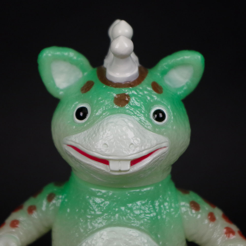 ソフビ】【MAX TOY】快獣ブースカ（蓄光）/MAXTOY マックストイ｜墓場