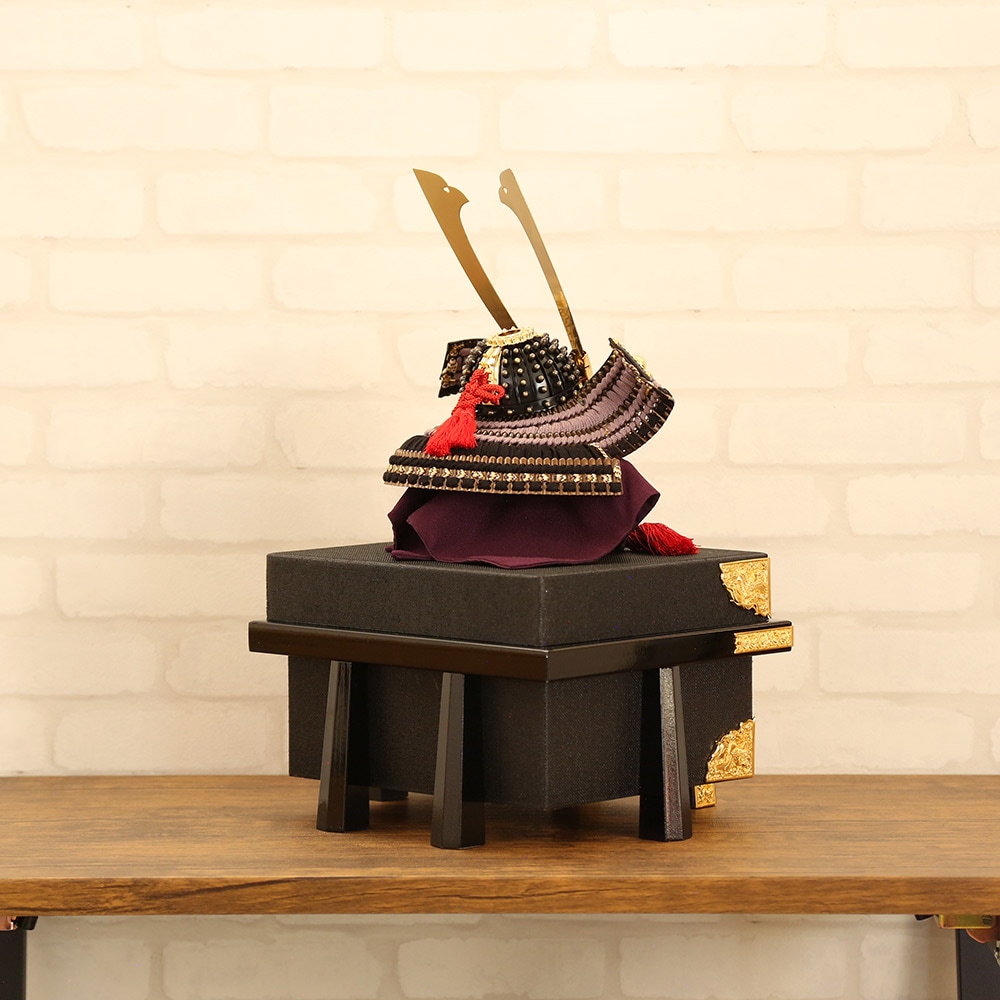 五月人形 1/4兜 鎌倉赤印伝 櫃付 兜飾り 金松柄耐震性衝立台屏風セット