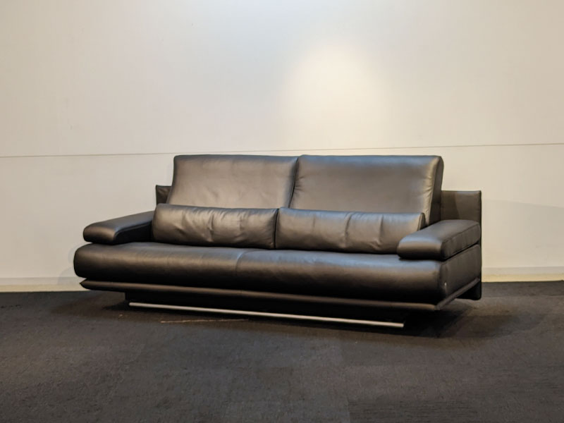 ソファ「6500/226」革ブラック/アウトレット＆ベッドルームギャラリー