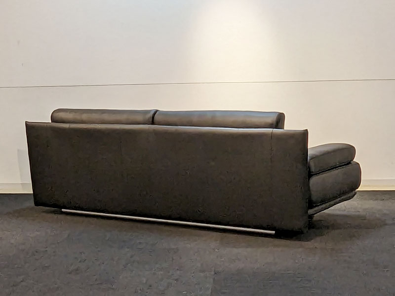 ソファ「6500/226」革ブラック/アウトレット＆ベッドルームギャラリー