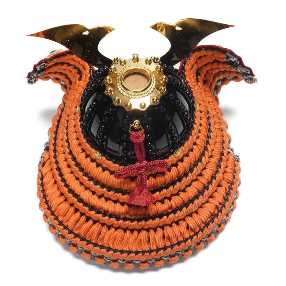 五月人形】三分之一 源頼朝 朱糸威 兜飾り〈加藤鞆美作〉[225-068