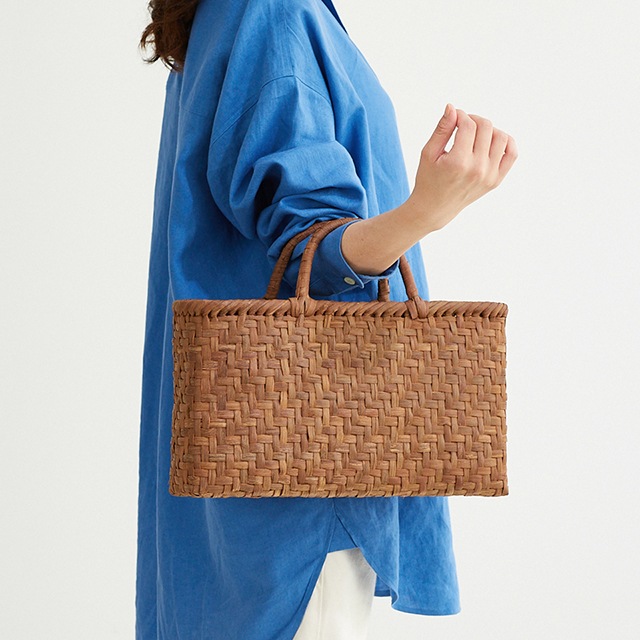 持ち手が短いやまぶどう籠 (網代編み/横長/中サイズ/A4サイズ収納)(約