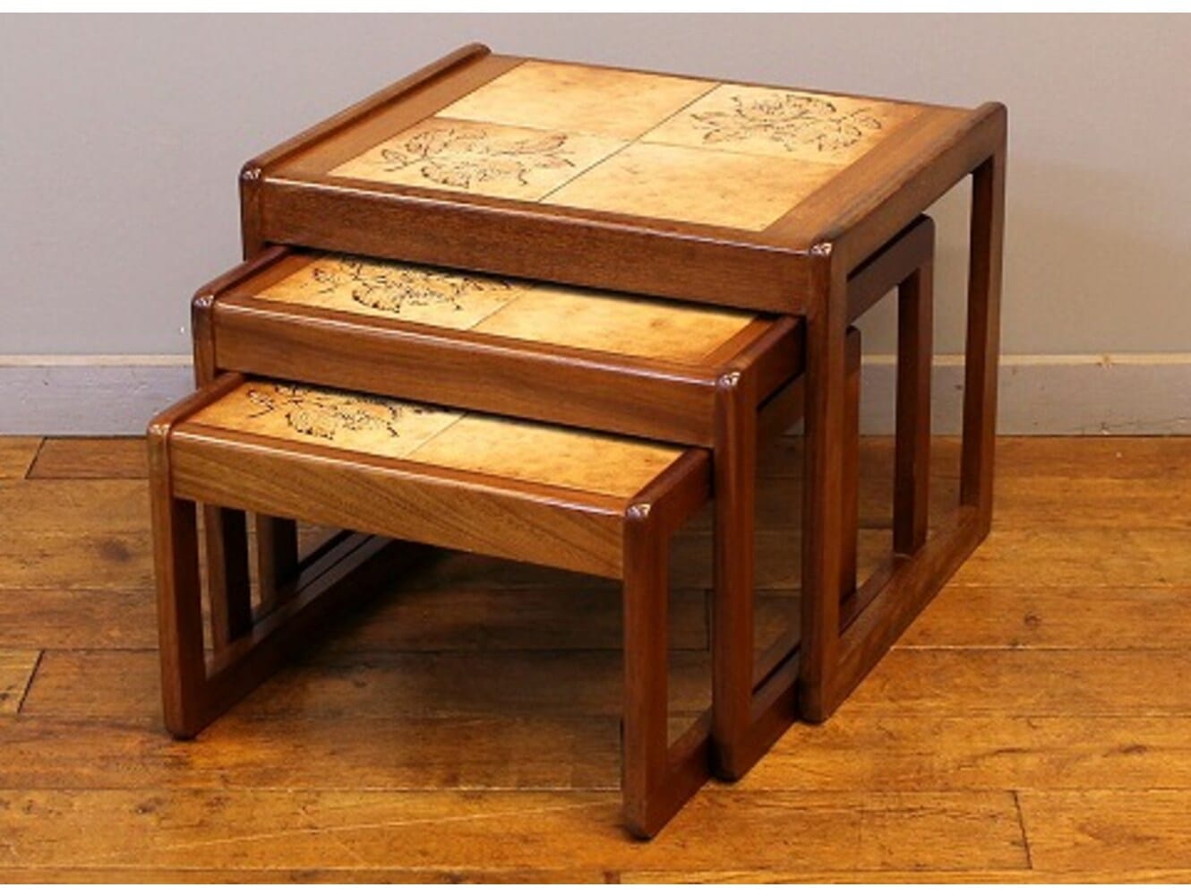 イギリス ビンテージ 家具 ネストテーブル 入れ子タイル張り 英国