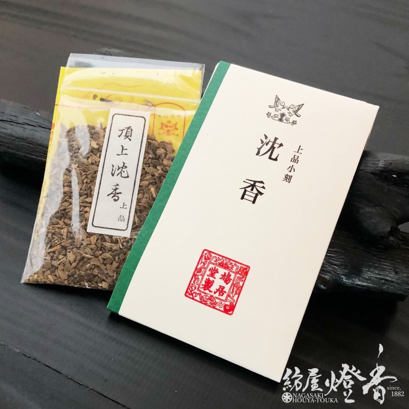鳩居堂の香木/香原料『上品小刻【沈香】6gたとう紙入』 | 取扱い