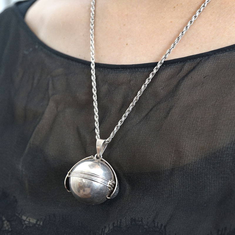 アンティークスターリングシルバーのロケットペンダントW2.5cm ga-1008