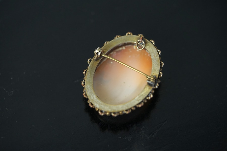 アンティークシェルカメオ＆ゴールドのフレームのネックレス兼ブローチ