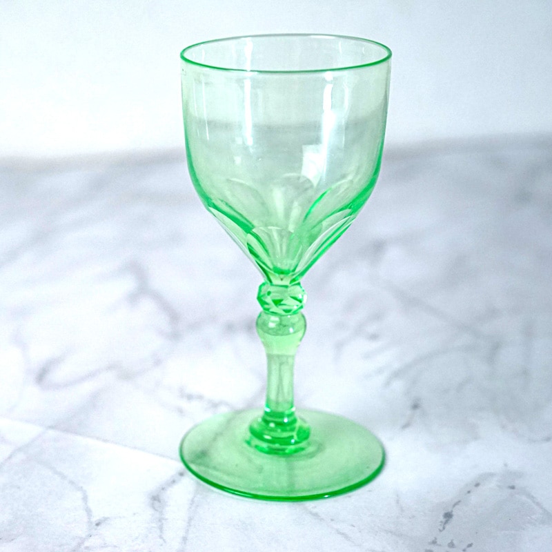 1930年代 ボヘミア製 ウランガラス・ワイングラス（花びら＆ダイヤ