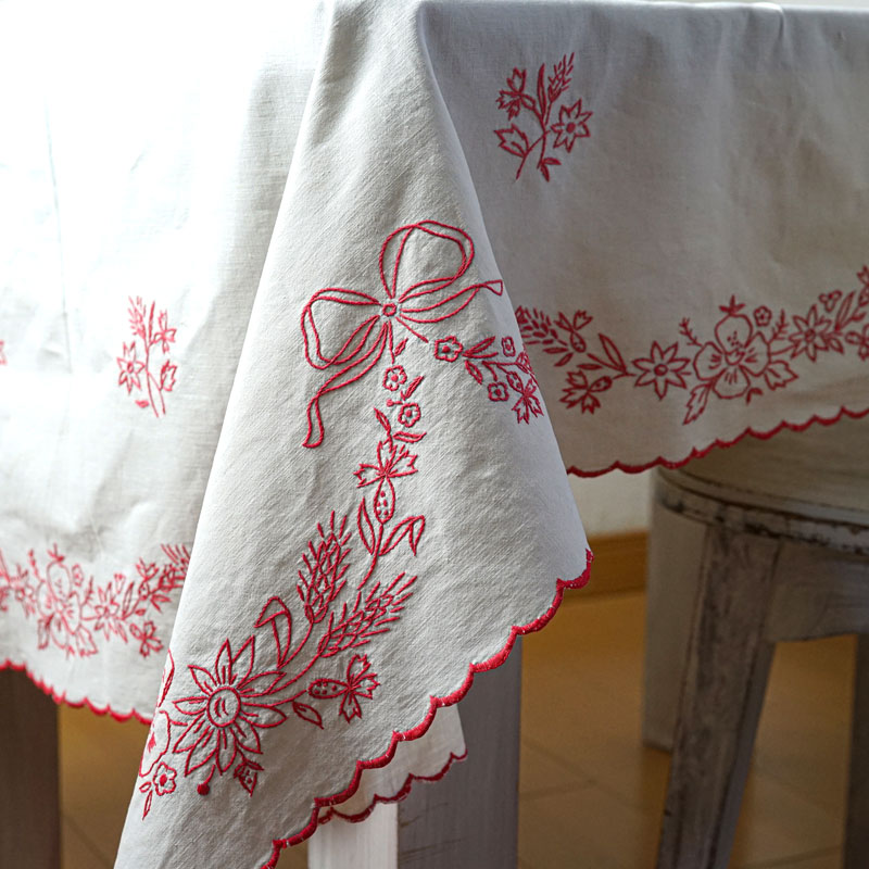 ハンガリー可愛いリボンとお花のレッド刺繍のテーブルクロス138×98cm