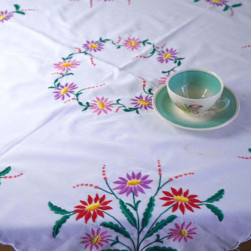 灰青色地花柄刺繍テーブルクロスハンドメイドビンテージ 灰青色地花柄