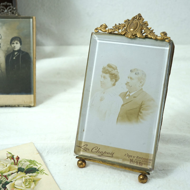 真鍮のガーランドの飾り付きガラスフォトフレーム19C後期から20C初頭