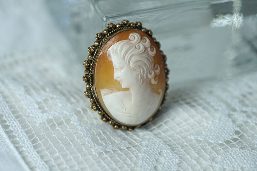 アンティークシェルカメオ＆ゴールドのフレームのネックレス兼ブローチ