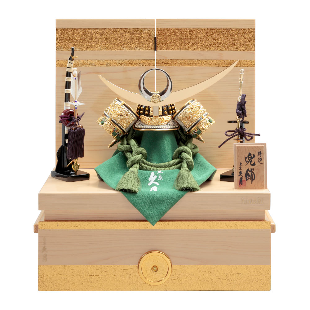 上杉謙信公 兜収納飾り 銘木シリーズ 檜 71GC-17 | 五月人形 | 【公式
