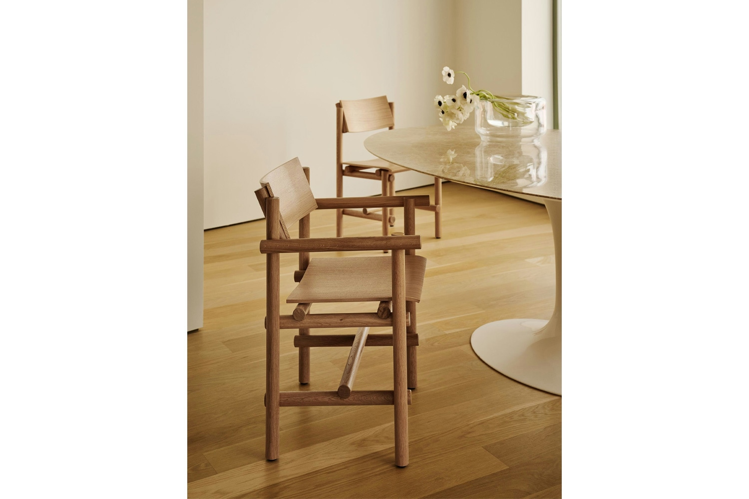 ミューク ウッド アームチェアの通販 | 家具・インテリア通販 MAARKET