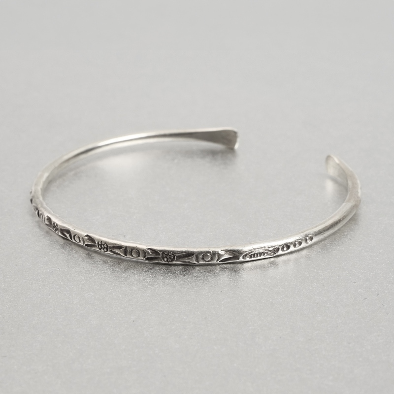 カレンシルバーバングル【メール便可】｜マライカ公式通販