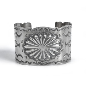 136mm アーノルドグッドラック スタンプワーク バングル｜マライカ公式通販