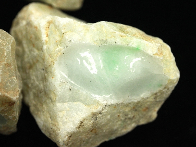 激レア！美しい艶と結晶！☆長寿と健康の石☆ミャンマー産/天然原石/緑