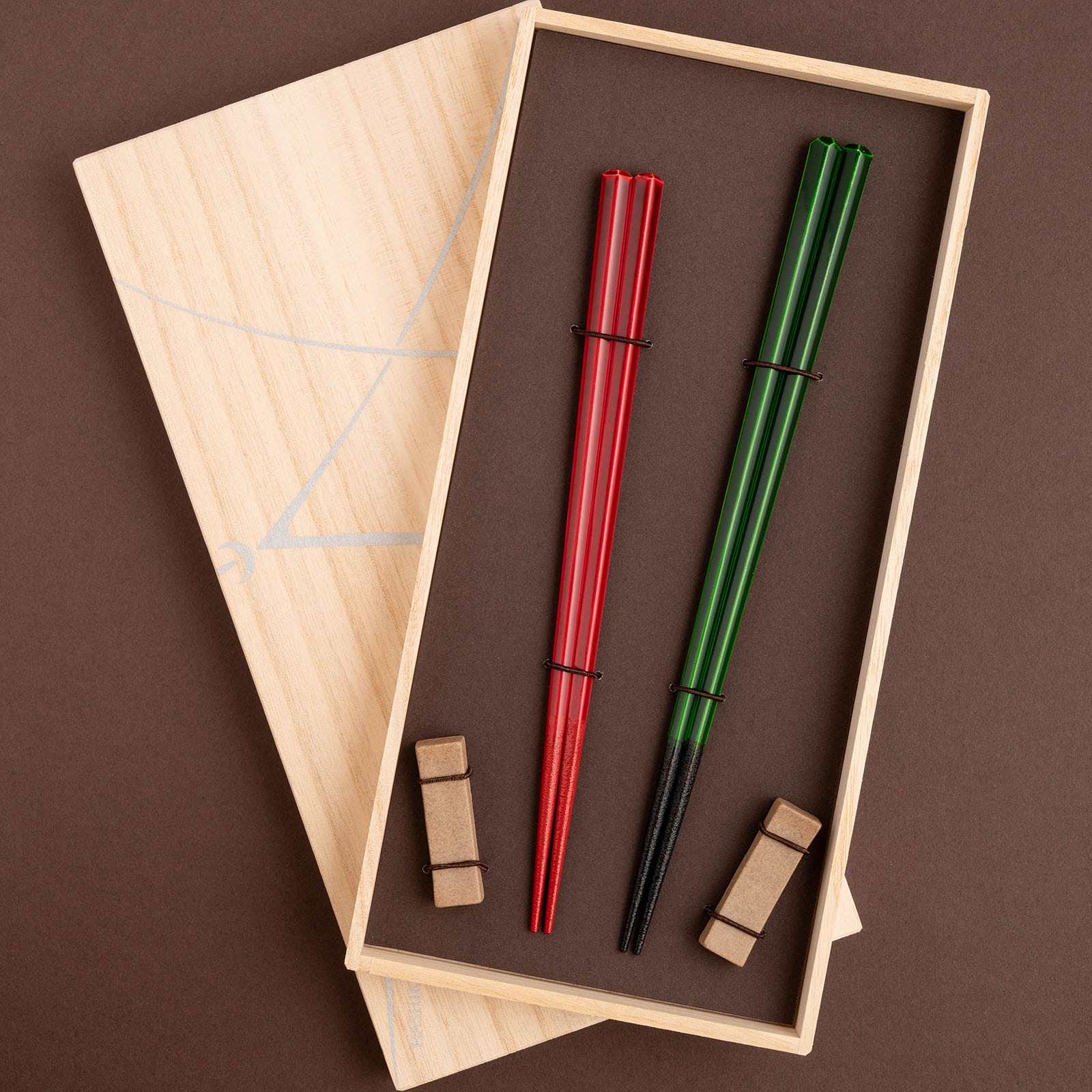 漆五角 箸先本乾漆 ペア 砂岩箸置付 ギフト箱付 | お箸の専門店 【箸蔵