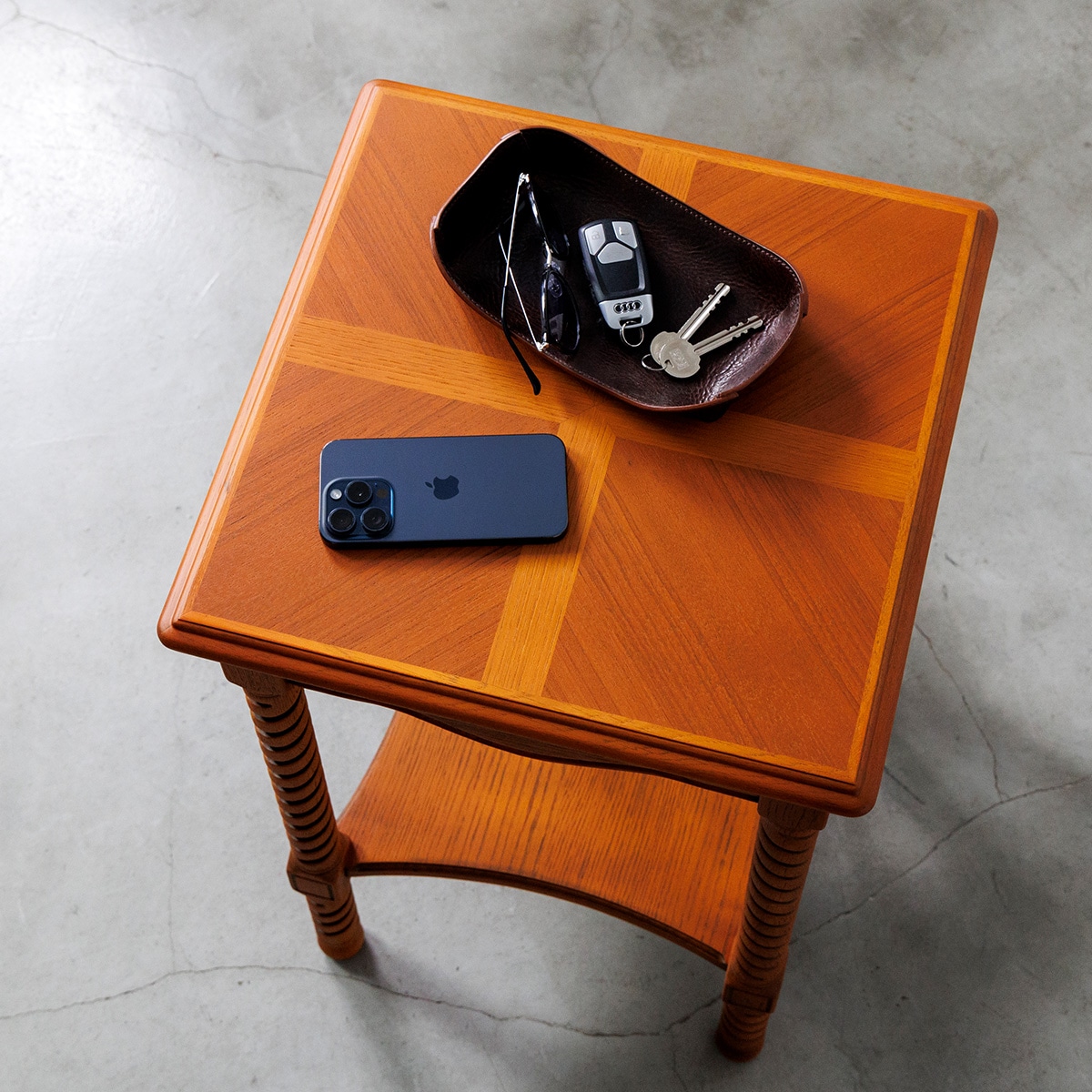 天然木の2段式サイドテーブル [MF-054]｜一点モノ家具通販のマルニ