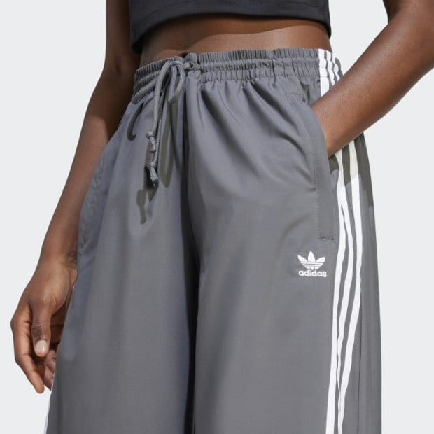 レディース Adilenium オーバーサイズ トラックパンツ グレーファイブ