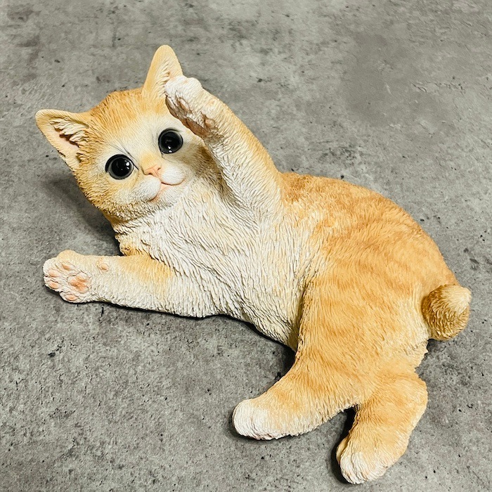 愛らしい猫の置物 T164 愛らしい猫の置物 T164 雑貨 かわいい 猫 置物