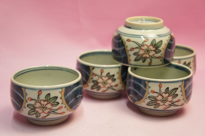 六代 佐藤走波 染錦草花文 湯呑み揃 | いっぴん | | 食器のみつはた