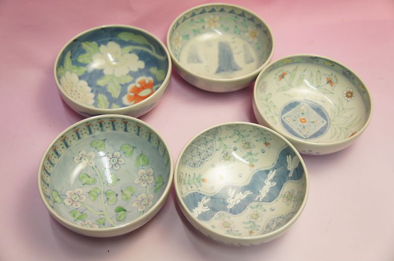 五代 佐藤走波 染錦絵変わり 組鉢揃 | いっぴん | | 食器のみつはた