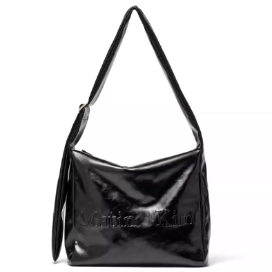 MATIN KIM 大容量 ショルダーバッグ EMBOSSED LOGO LEATHER SHOULDER