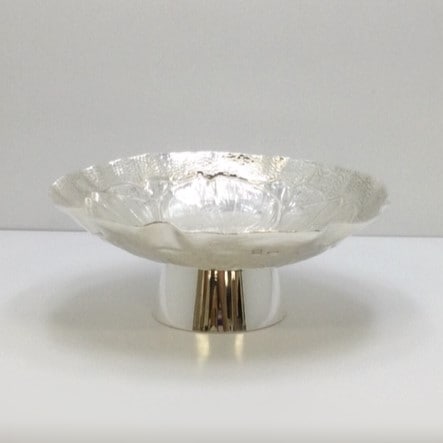 渡部広次作 純銀製盃 「桜盃 大(高台付き)」 | 宮本商行オンライン