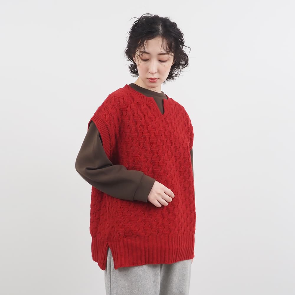 NARU(ナル) ミラノラム アンティークバスケット柄キーネックベスト