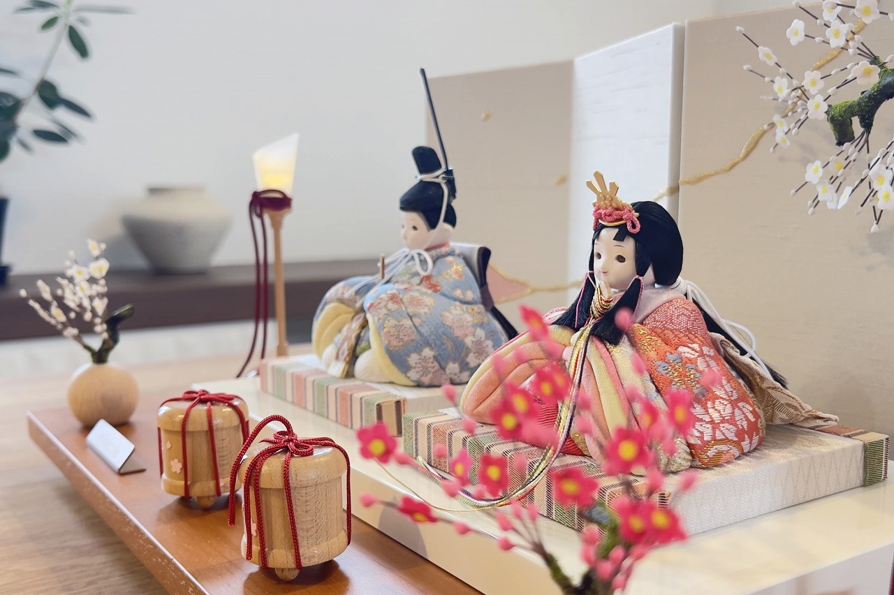 KM12 可愛い飾り台 朱塗り 巾70㎝位 ひな人形 親王飾り台 木目込み飾り