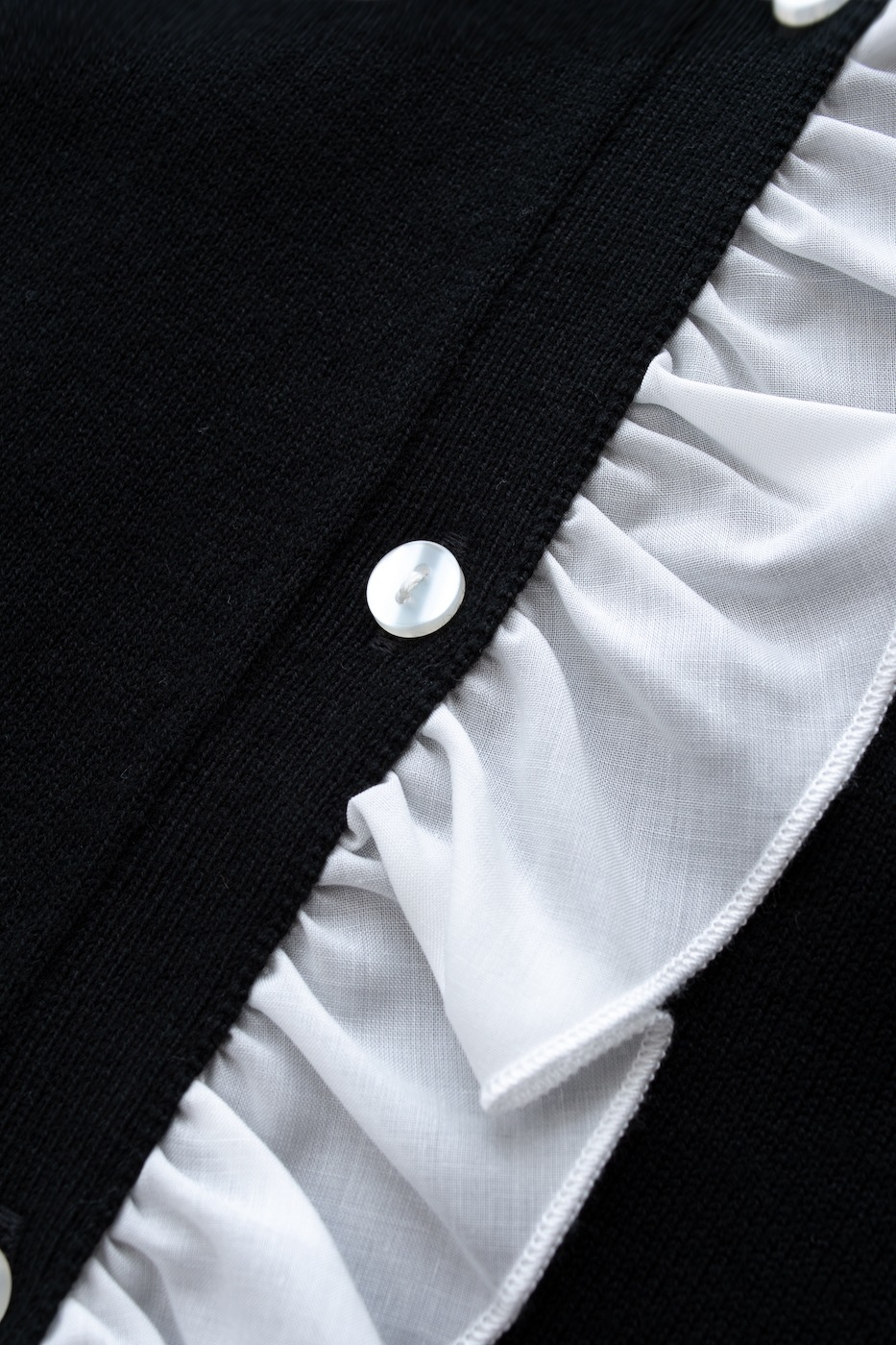 フリルカーディガン/ブラック | TOPS | OBLI