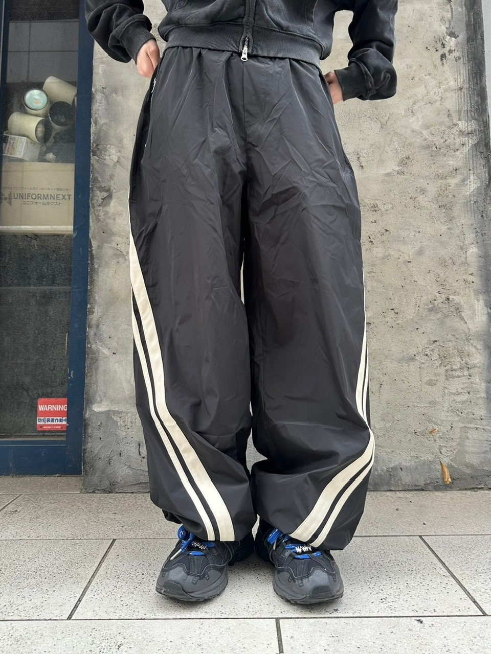 Chikashitsu +】set up side line track pants (2color