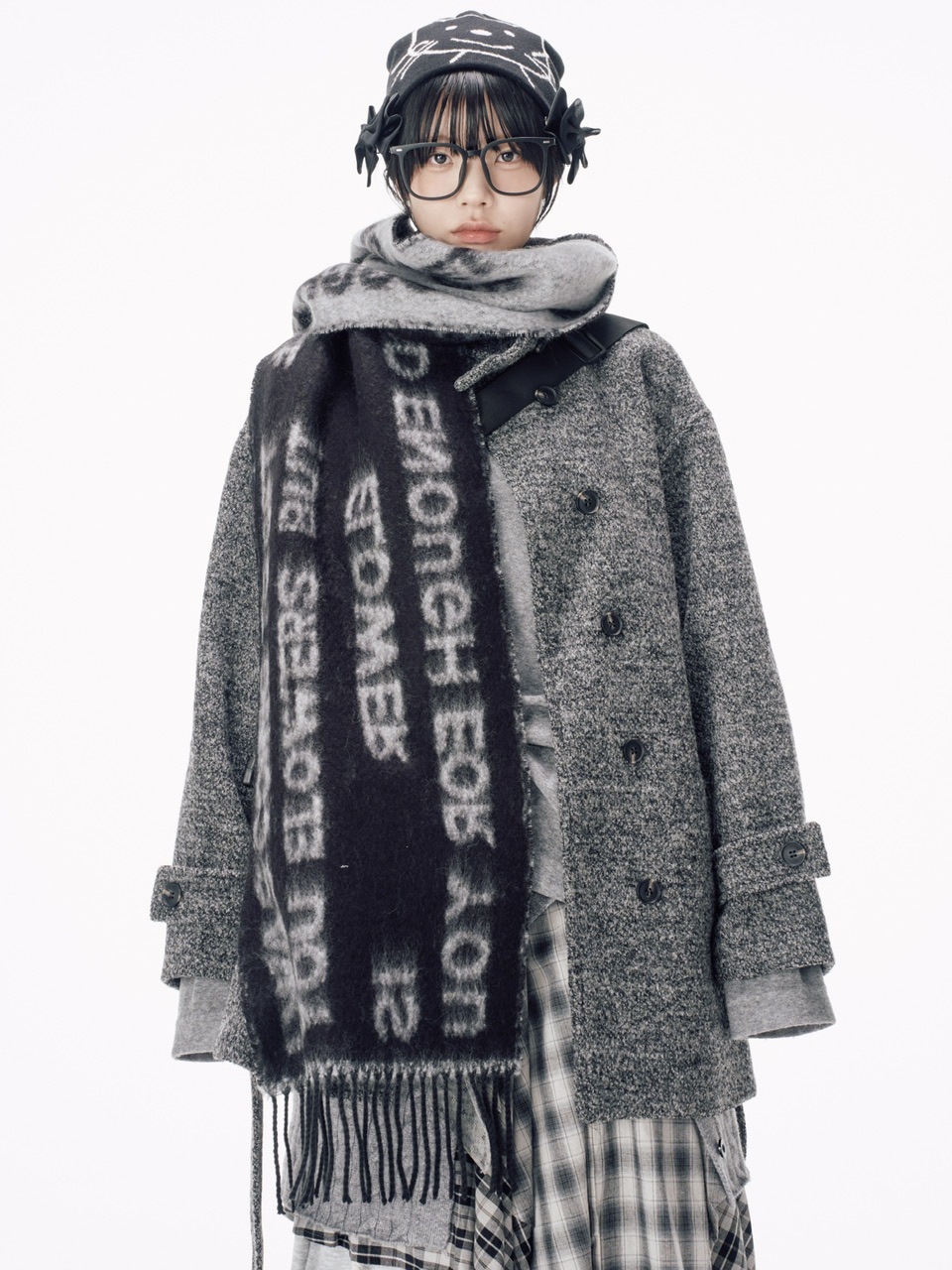 受注制【Nerd out XU】lettering shaggy muffler (2color) | OUR BRAND