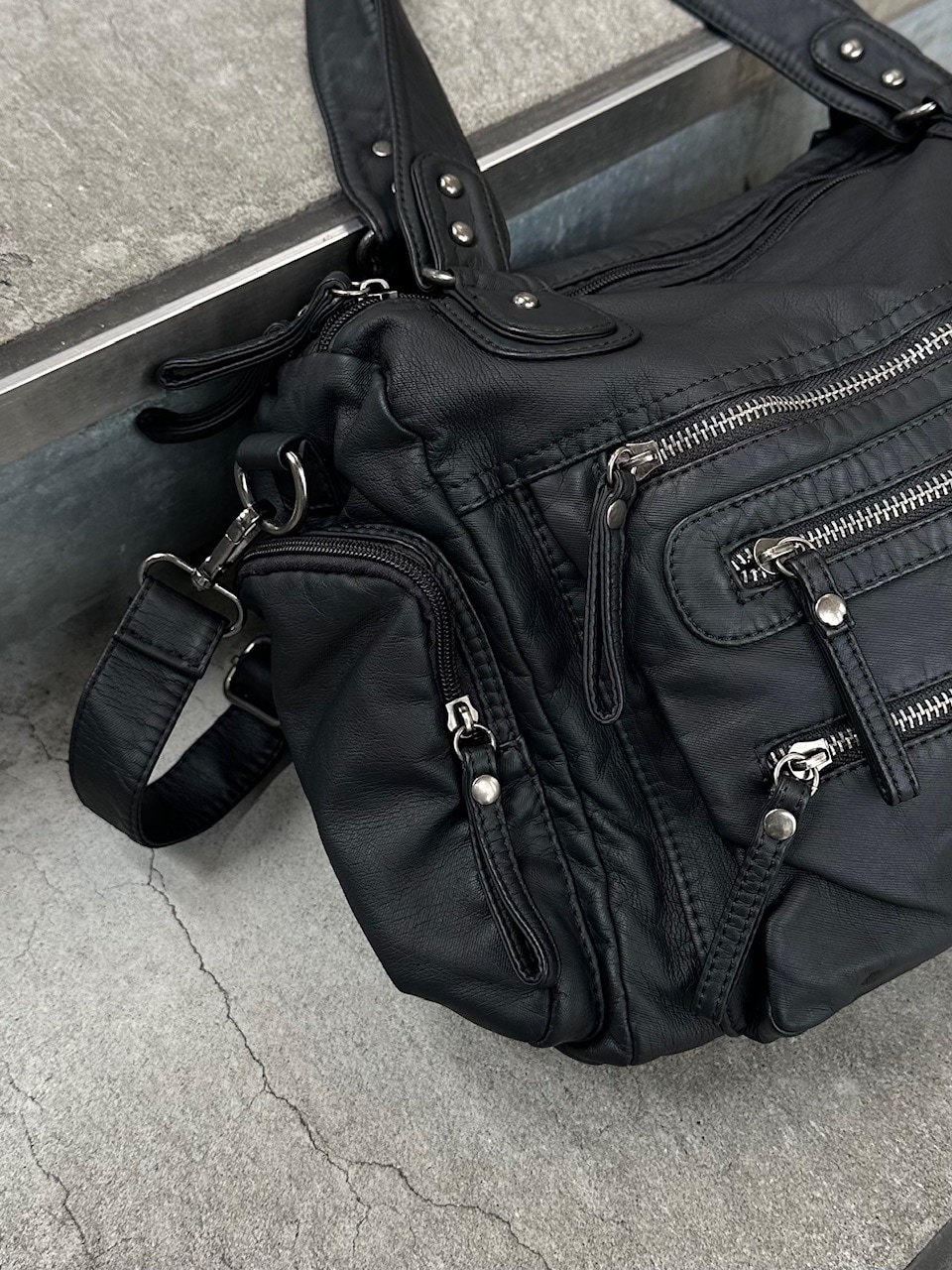 大阪店WEB限定受注制【Chikashitsu +】leather studs shoulder bag