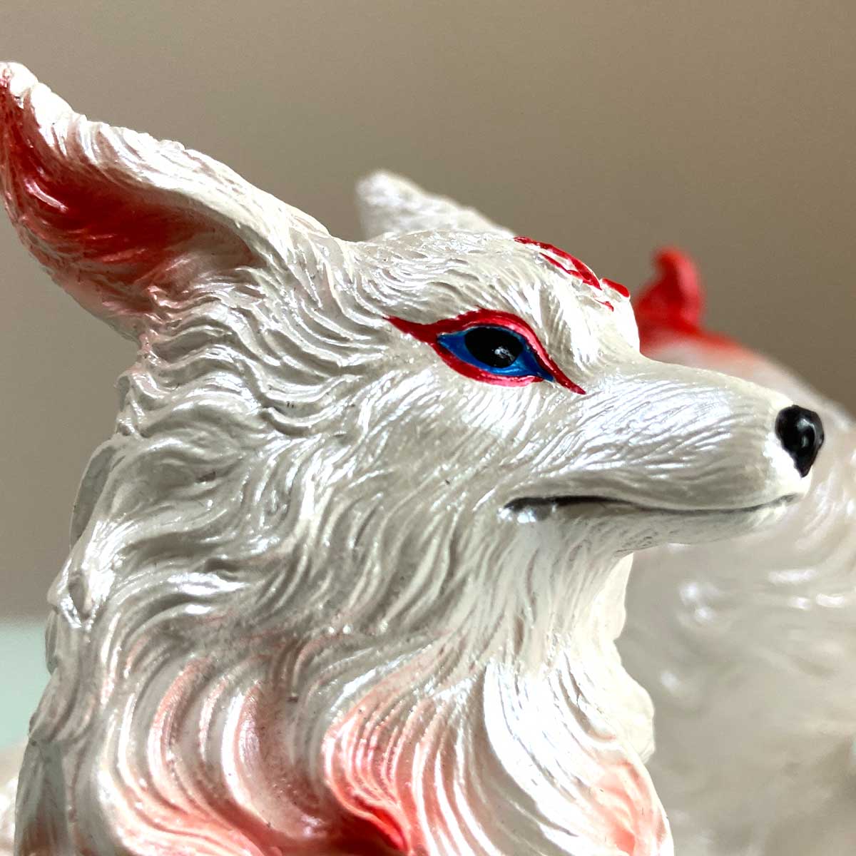 九尾の狐 中サイズ 置物｜金運・商売繁盛・家庭円満｜屋内外対応の開運