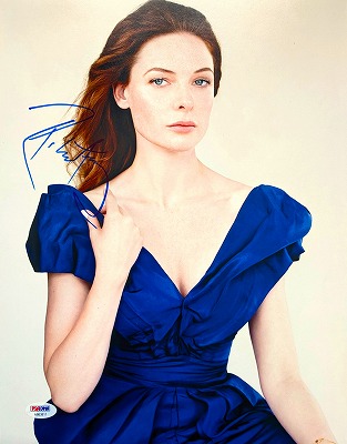 レベッカ・ファーガソン 直筆オートグラフ（大判） | オートグラフ