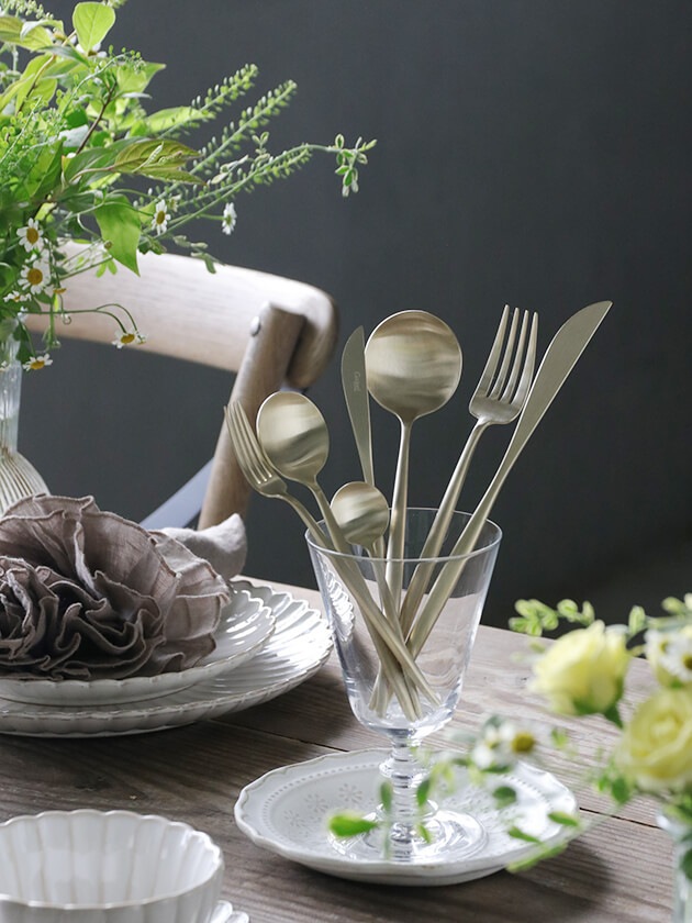 CutipolカトラリーMOON MATTE CHAMPAGNE