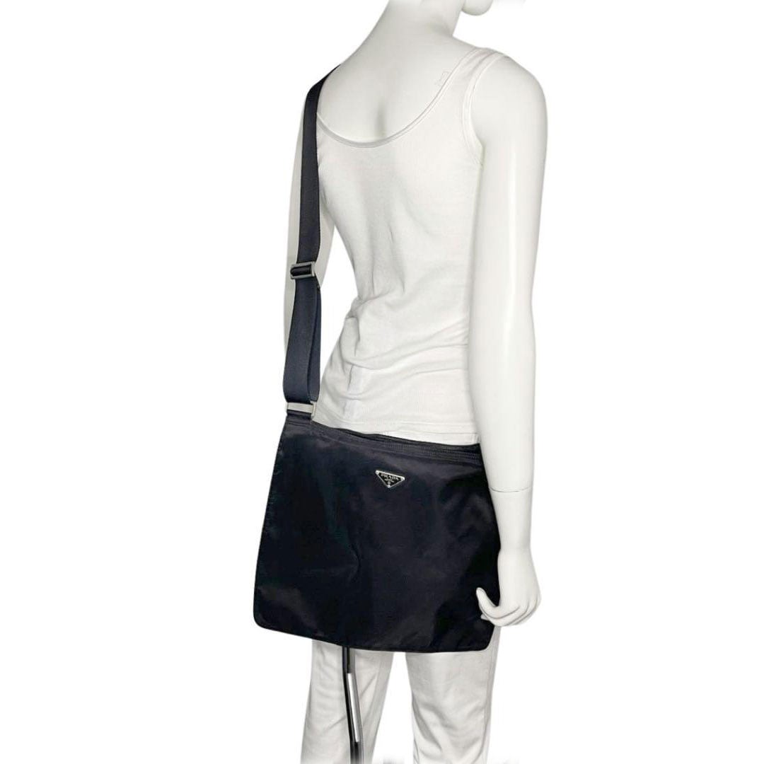 PRADA プラダ ショルダーバッグ メッセンジャーバッグ 斜め掛け