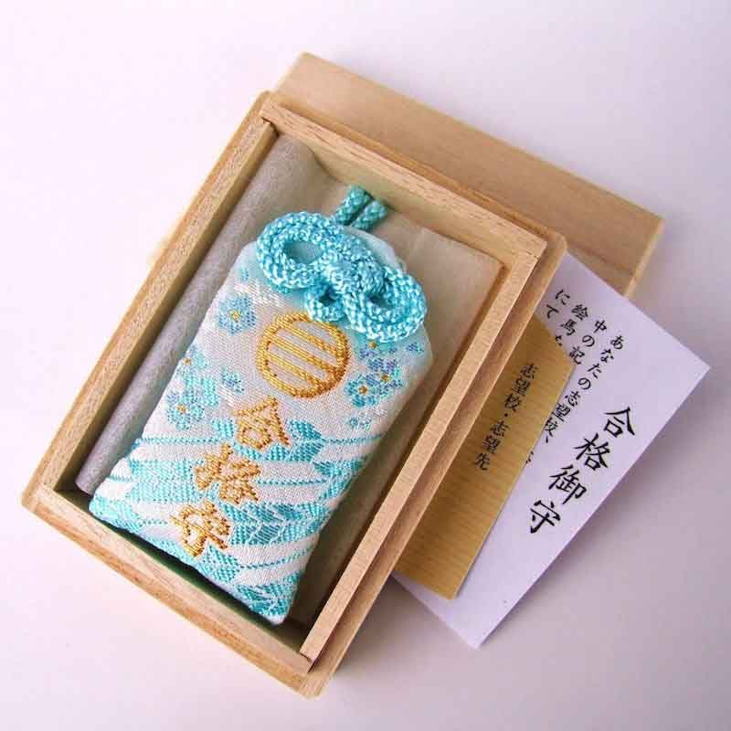 高級桐箱入り 合格成就祈願お守り ブルー ｜白崎八幡宮