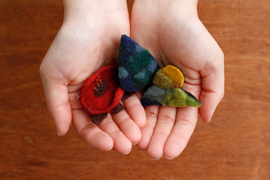 山と月のブローチ | 【 北海道 スロウなお買い物 ～slowly snowy～ 】