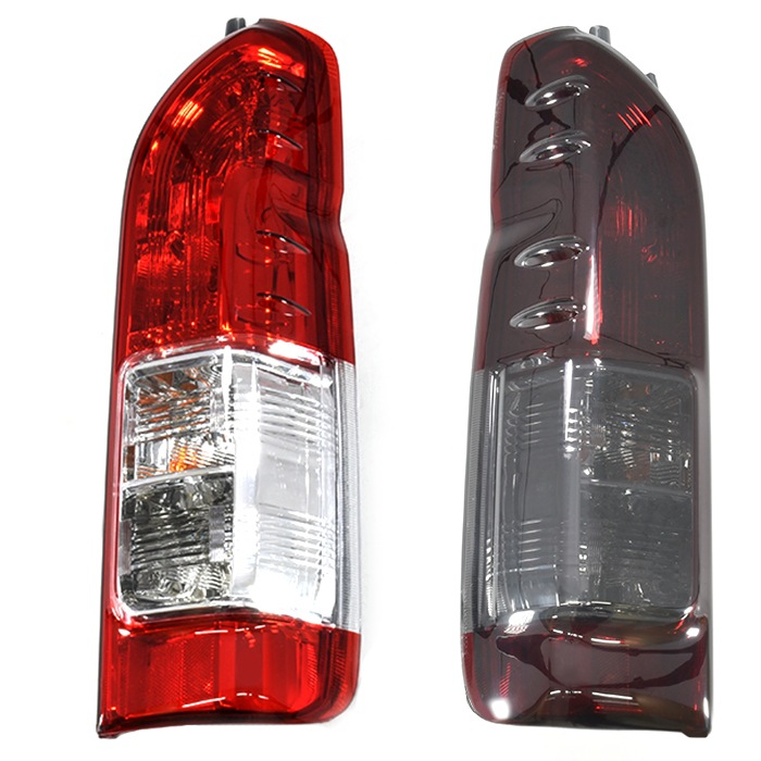 200系ハイエース 4型以降フィン付き スモーク テールランプカバー