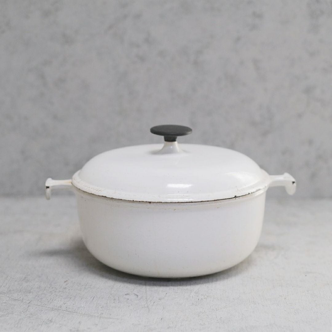 ヴィンテージ LE CREUSET（ル・クルーゼ）両手鍋 鉄鍋 白 1970年代の