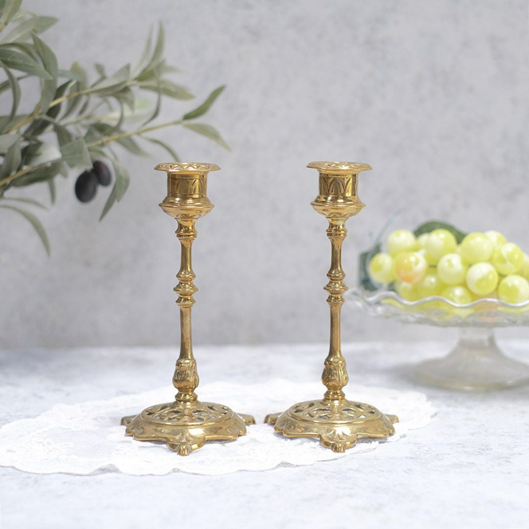 アンティーク燭台ペア フランス 真鍮製 細い支柱 透かし装飾