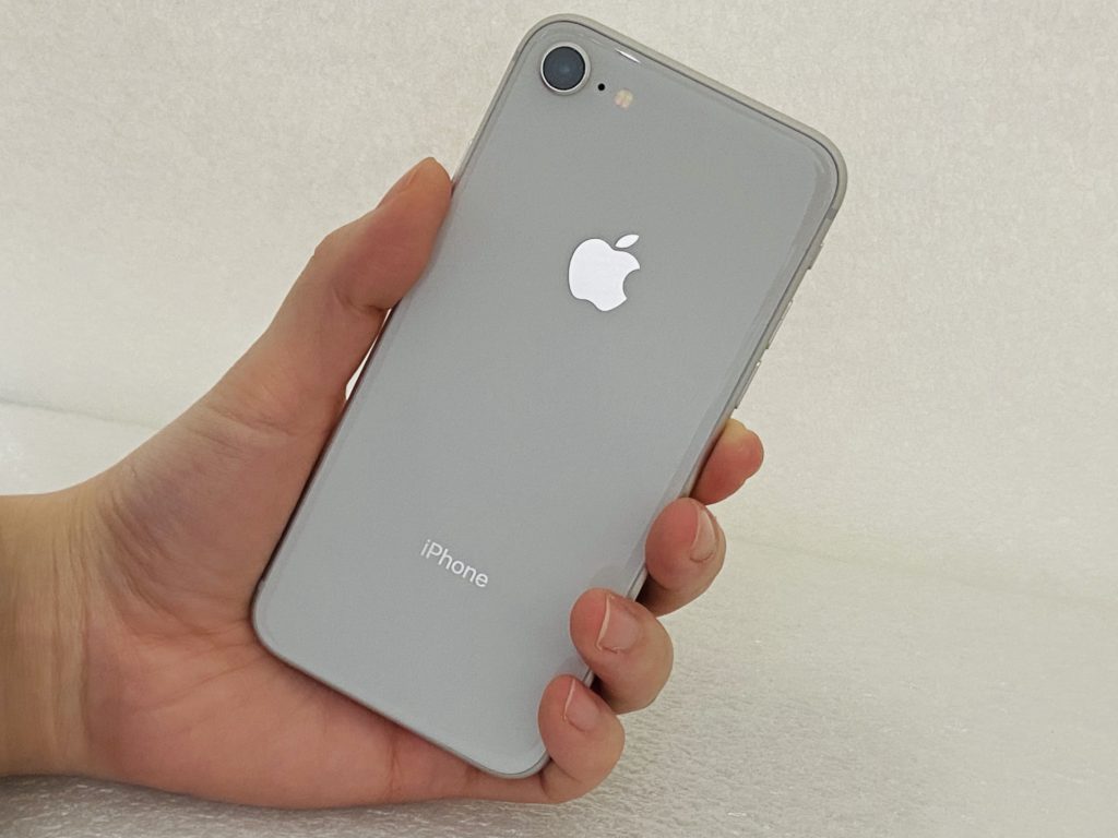 iPhone 8シリーズ（8 / 8plus）の全色画像紹介！人気カラーは？ | にこ