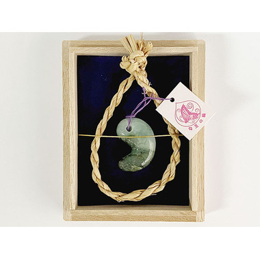 糸魚川産翡翠（ヒスイ）の勾玉 ろうかん（No.114) 勾玉の輪