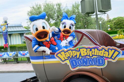ドナルドの誕生日をお祝いするパレード 東京ディズニーランドで9日限定