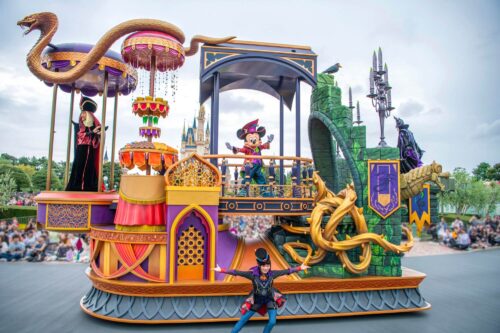 ミッキーたちが再びヴィランズのパーティーへ 東京ディズニーランド