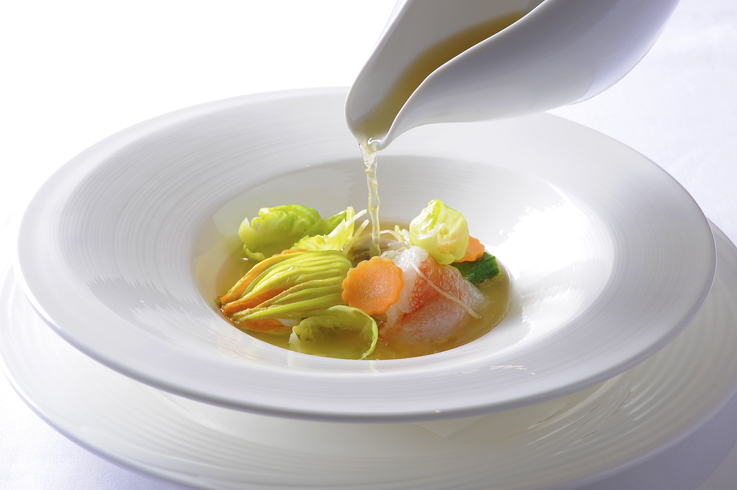 北海道の四季を感じるトラディショナルなフランス料理｜【LE