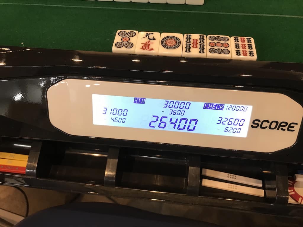 訪問レビュー】評判の全自動麻雀卓「スリムスコア28S」を見せて