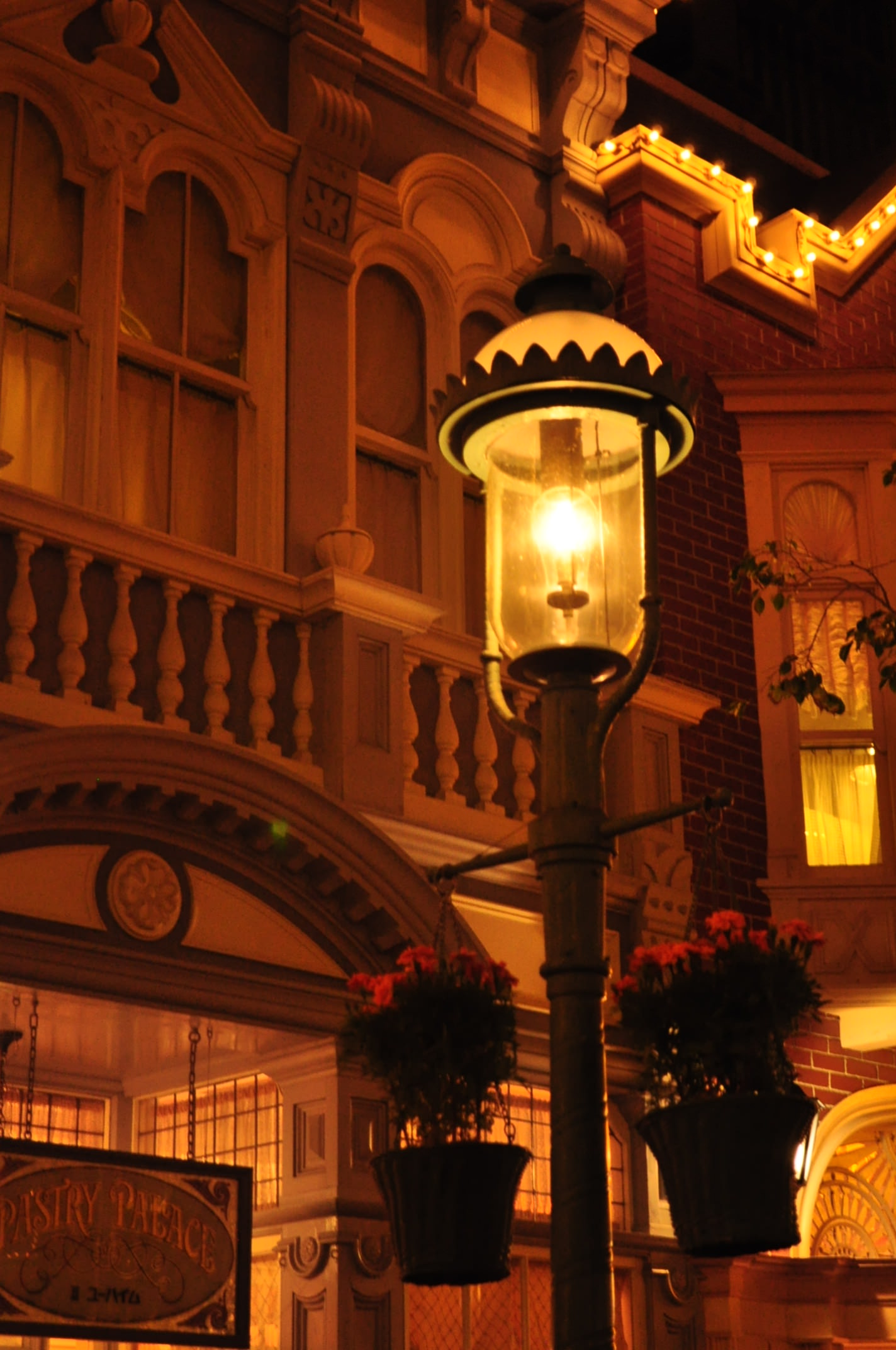 古き良き街並みのガス燈 | #舞浜図鑑 【Maihamazing】